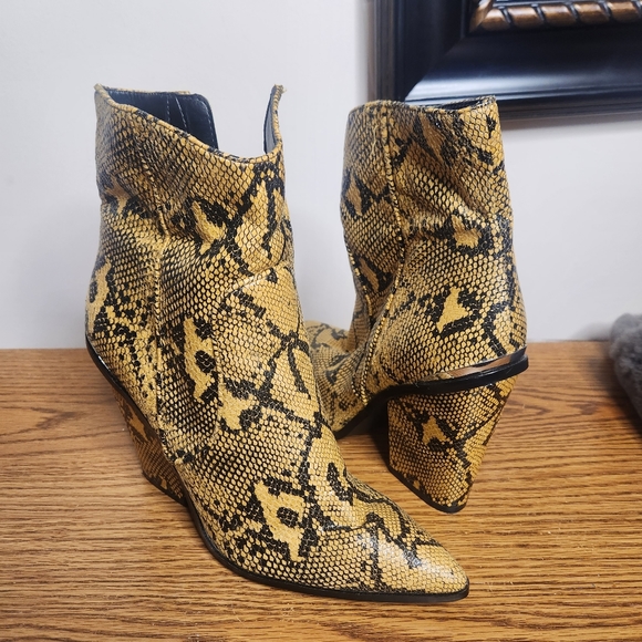 Steve Madden Rarely Yellow Snake Ankle Boots - Picture 4 of 5